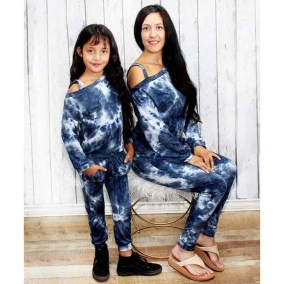 Blue & White Tie-Dye Off-Shoulder Sweatshirt & Sweatpants - Picture 1 of 16